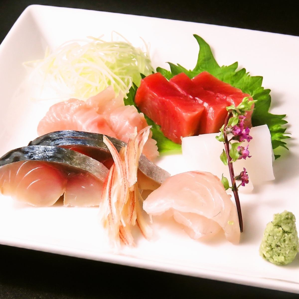 Cheers with a delicious dish and carefully selected sake, which is carefully prepared by Chef ♪