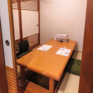 You can enjoy cooking and drinking slowly in the digging private room ♪ It is perfect for dates and meals with friends.