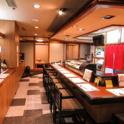 Counter seats are available for one person to use without hesitation ◎ It is a special seat where you can enjoy conversation with the landlady ♪ Enjoy food and sake in a cozy space.