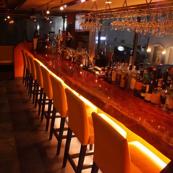 [Bar counter] The light-down shop is cozy and has a great atmosphere.Whether you are alone, with friends or on the way home.Bartender will make your own drink with your favorite whiskey! It is close to Orion Street and it is also attractive that everyone can gather together as the second and third house.