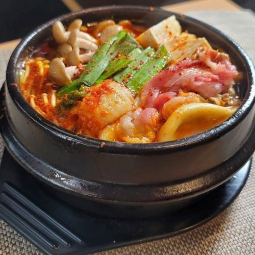 Meat-soaked kimchi hotpot