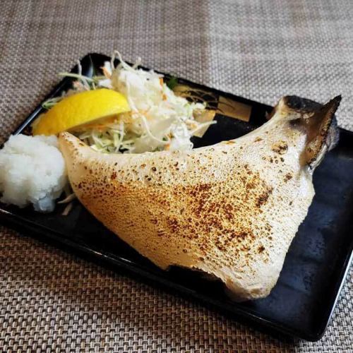 ブリカマの塩焼き