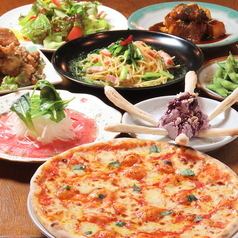 墙上的大众宴会套餐3,500日元，包含11道菜品+120分钟无限畅饮！