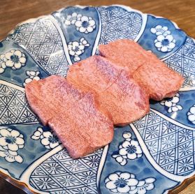 【やめられない】厚切り特上生タン塩