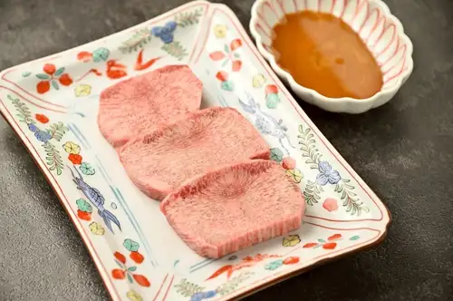 【やめられない】厚切り特上生タン塩