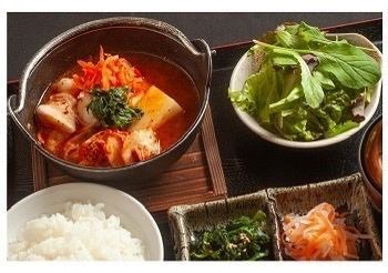 ランチタイムは瀬戸内海を一望できる♪