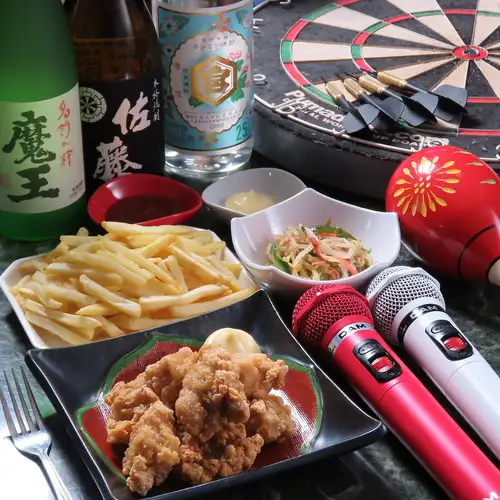 大人の隠れ家空間で乾杯♪ダーツやカラオケで遊びながら楽しむ至福の一杯