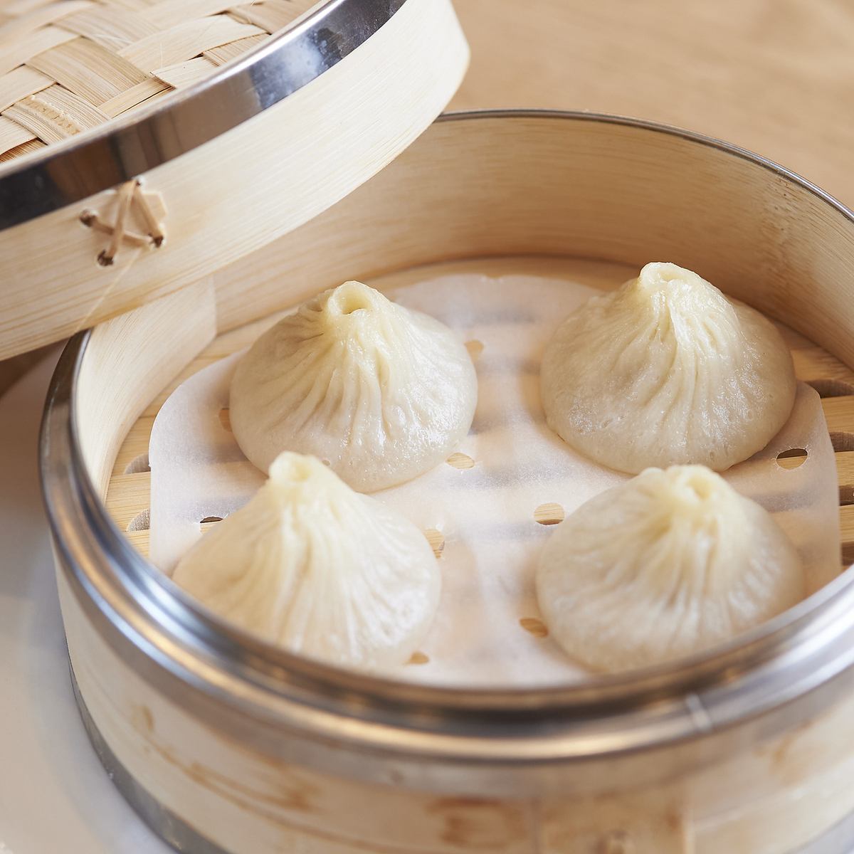 注文が入ってから包み蒸し上げる「手作り小籠包」など絶品点心が自慢！