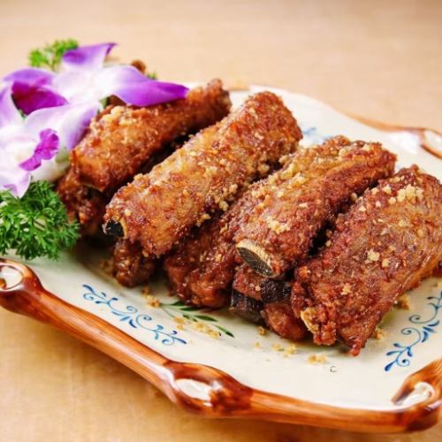 【持ち帰りにも大人気！】ガーリックスペアリブ