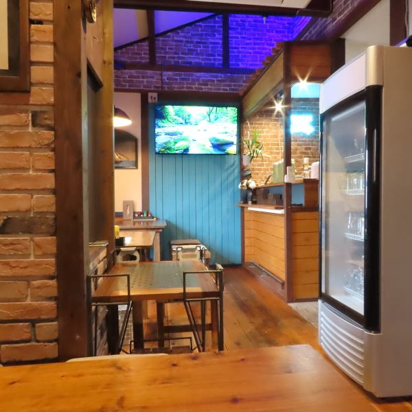 【様々な用途でご利用いただけるお洒落な空間♪貸切も要相談◎】店は、店主自らDIYで綺麗にリフォーム！お洒落な雰囲気で、お一人様からご家族連れ、各種ご宴会まで幅広くご利用いただけます♪貸切は要相談となっておりますので、お問合せください！