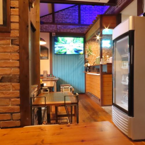 ◆店主のDIYによるお洒落で温かみのある空間◆