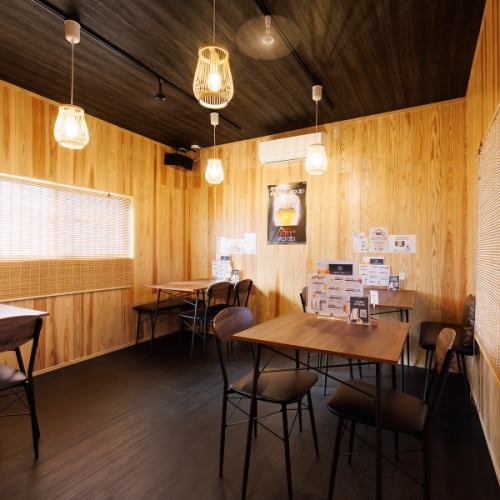 【１階：2名テーブル×１席/２階：2名テーブル×1席】