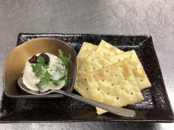 raisin cream cheese