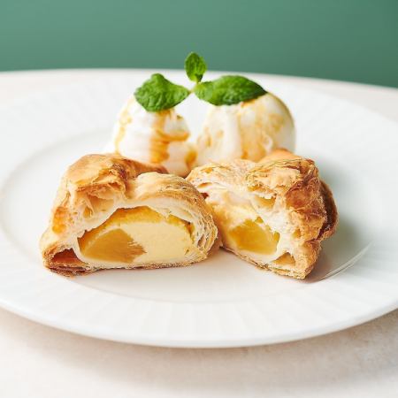 Custard cream apple pie & vanilla gelato