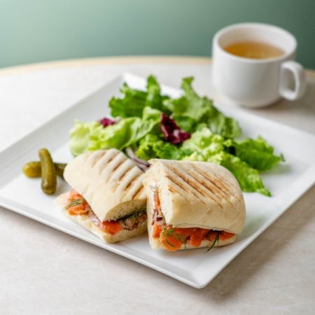 モルタデッラのクロックムッシュ風パニーニ（サラダスープセット） Croque-Monsieur Style Panini