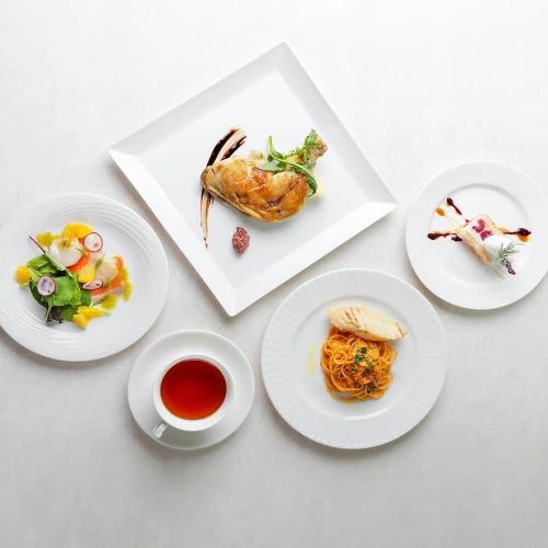 【2025聖誕午餐】雪蟹義大利麵配油封嫩雞 + 餐後咖啡(僅限工作日)