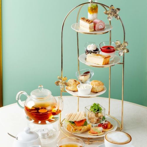 <PREMIUM>Tenshodo Premium Afternoon Tea, a four-tiered set with 12 different flavors, 4,800 yen (weekdays only)