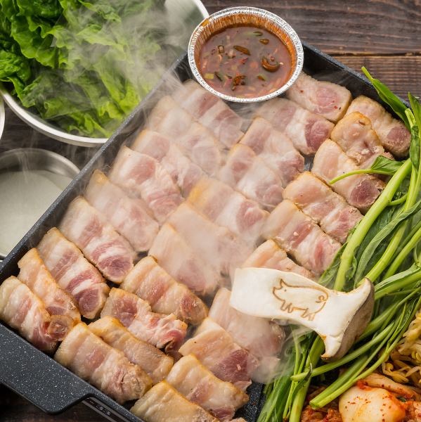 [Great Satisfaction] All-you-can-eat aged extra-thick samgyeopsal! Wrap it in vegetables and enjoy it♪