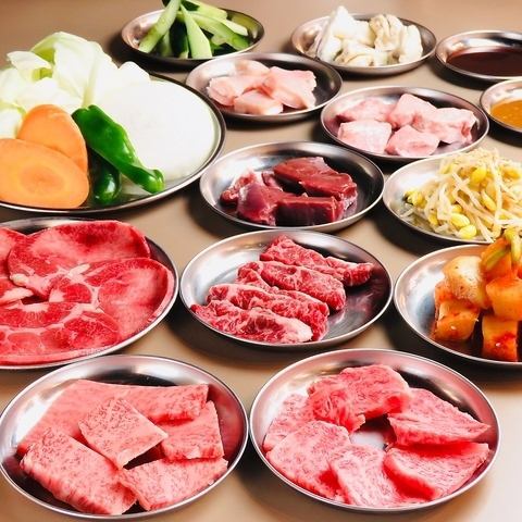 ホルモン一皿132円から385円/お肉一皿495円から781円