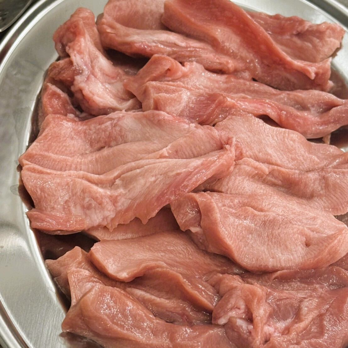 こだわりのお肉でジンギスカンをお楽しみください