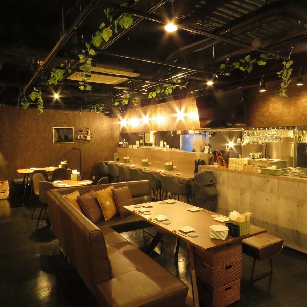 The atmosphere inside the restaurant is stylish and calm! Enjoy craft beer and wine along with kushiage and bistro dishes!