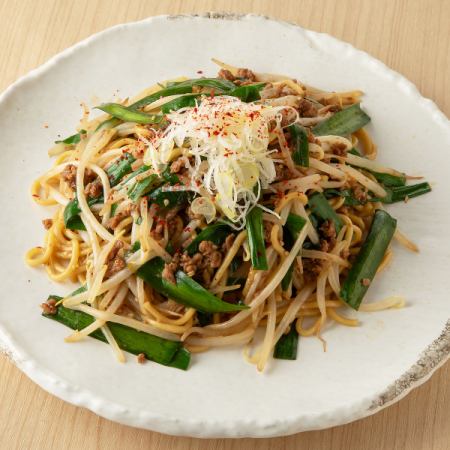 Spicy fried noodles with chives