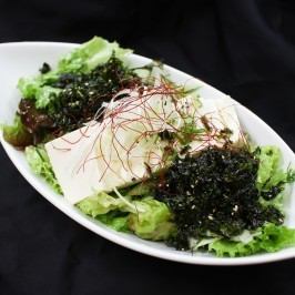 How about "Momotaro Salad" to accompany meat?It's a refreshing salad that goes well with meat♪