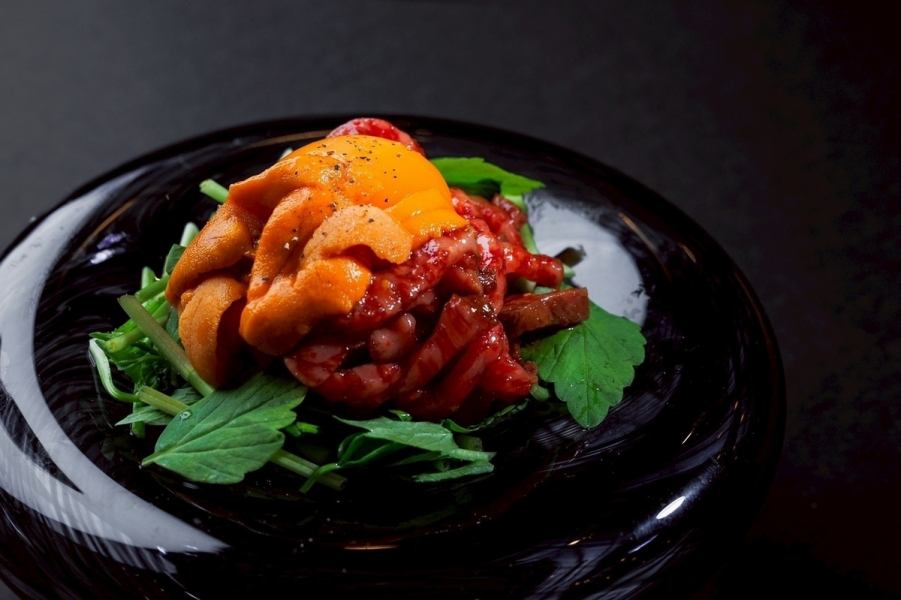 [Minari Sea Urchin Yukhoe] is only available at Yakiniku Fujitora's sister restaurant