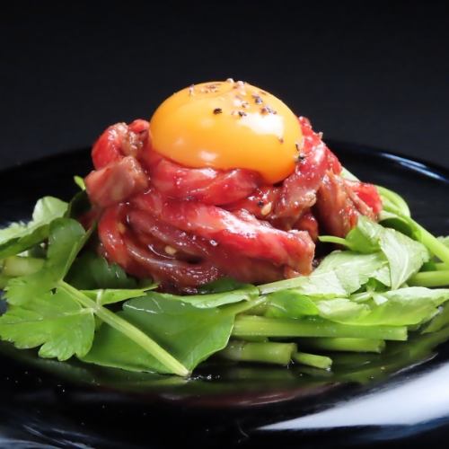 【ミナリユッケ】一口で韓国と日本の美味しさを堪能できる、ここでしか味わえないプレミアムな一皿