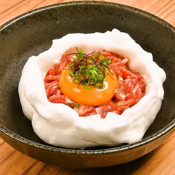 【濃厚な旨味を包みこむメレンゲが◎】上品さと味の極限コラボ...天使のツラミユッケ 1,800円（税込）