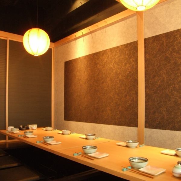 If everyone can seat their face, the conversation will definitely be exciting and fun! If you are looking for a different izakaya please use it by all means.The interior full of emotion making use of the texture of wood produces a comfortable space.Please use our store for various banquets.It is a dining seat of [private room] which can use even more than 10 people.