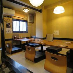 広々とした8名用の小上がりの座敷も完備しております。宴会プランも多数取り揃えておりますので、会社宴会や歓送迎会にもぜひご利用ください。飲み放題や女子会コースなどシーンに合わせてお楽しみいただけます◎いつでも皆様のご来店をお待ちしております。
