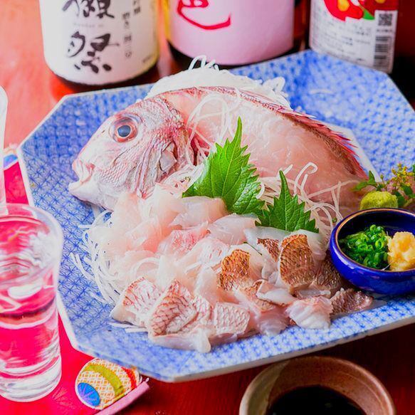 山梨には海が無くても「鯛の姿造り（要予約）・刺身盛り・魚の煮付け・焼き」よってけしは海鮮料理も豊富!!