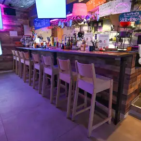 お一人様でのご来店も大歓迎!気軽に来やすいカウンター席もご用意。ゆっくり楽しめたり、」スタッフともお話できる特等席。デートにも◎