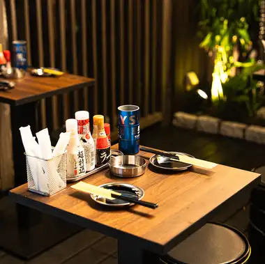 Our terrace seating is pet-friendly (pets are allowed if they are small enough to be carried). Enjoy an ice-cold drink on our spacious terrace! Experience the beer garden atmosphere.