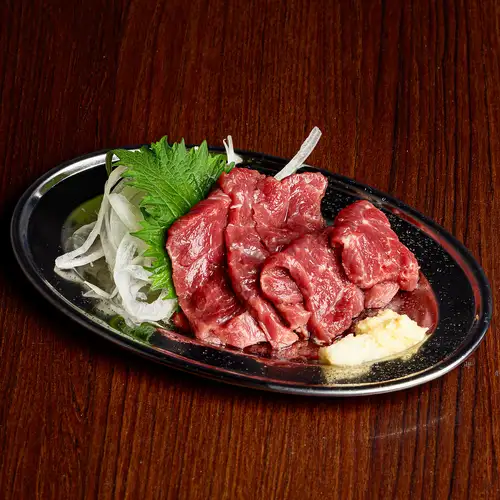 4.◎屋台の馬刺し　赤身