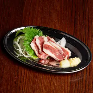 4.◎屋台の馬刺し　フタエゴ