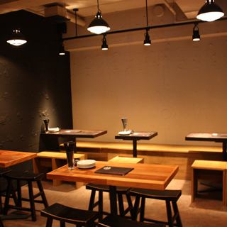 A spacious table seat where you can sit comfortably.Ideal for girls-only gatherings and drinking parties with friends ♪ (* Please note that depending on the congestion situation, two guests may be guided to the counter seat even if they wish to have a table seat at the time of booking.)