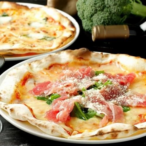 Stone kiln pizza made from dough on the spot from scratch 500 yen (included)