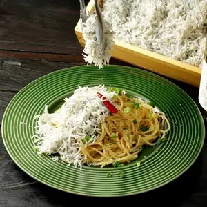 どか盛しらすのペペロンチーノ