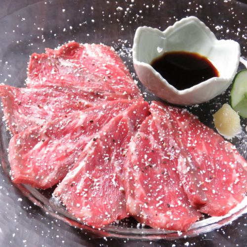 Proud of its melt-in-the-mouth texture and freshness! [Beef sashimi]