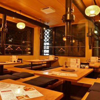 掘りごたつお座敷席は足を伸ばしてお寛ぎいただけますので、ご家族でのお食事、飲み会、宴会など様々なシーンにピッタリ！