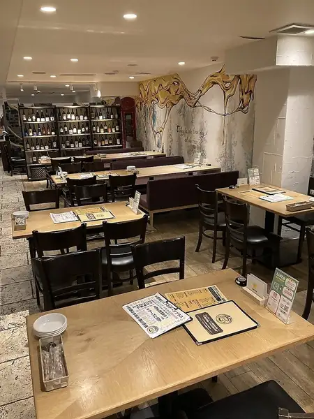 【西九条駅2出口より徒歩約1分】宴会最適!サラリーマンだけでなく、女子会や合コンにもピッタリなテーブル席!団体様ご予約もお問い合わせください!誕生日や記念日もゆっくりお過ごしください♪早い者勝ちです☆ご予約はお早めに!ランチはもちろん、夜カフェ夜ごはん利用にも最適◎