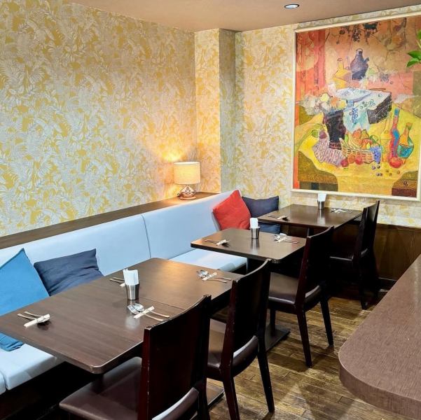 【お一人様も普段使いも大歓迎です】木のぬくもりに包まれた店内は、お一人でも仕事帰りでもふらりと立ち寄れる心地良い雰囲気です。季節で変わる一品料理を楽しみに、地元の常連さんが何度も足を運びます。旬の食材を使用したこだわりの一品料理を、ぜひお楽しみください。皆さまのご来店お待ちしております。