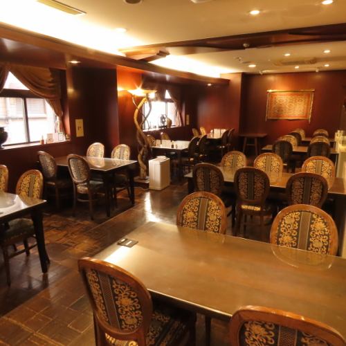 会社宴会やイベント、同窓会など大人数での集まりには、貸切でのご利用が可能です。着席時20名様、立食時では最大70名様まで対応いたしますので、大規模なパーティーにもぴったりです。宴会に最適な飲み放題付コースもご用意しておりますので、お気軽にご相談ください。