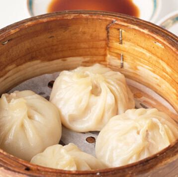熟練の技が光る!旨みが凝縮された点心とお酒を楽しむ
