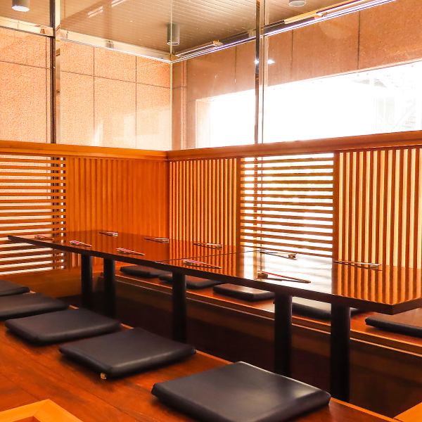 【寛げる掘り炬燵】中華宴会はてんねんmarketにお任せ★カウンター&2名様席・4名様席の掘り炬燵席をご用意!組み合わせで多人数利用可♪宴会は30名まで対応可能◎お仕事帰りのチョイ飲み・サク飲み~各種宴会まで、様々なシーンでご利用いただけます!清潔な店内とアットホームな雰囲気で素敵なお時間をお楽しみください!