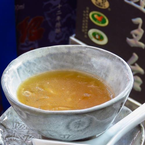 【新年年末派对鱼翅中式套餐(共9道菜)】含3小时畅饮(3人及以上)6000日元(含税)