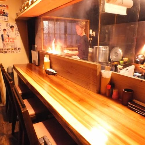 【会社帰りやデートにもおすすめのカウンター席】