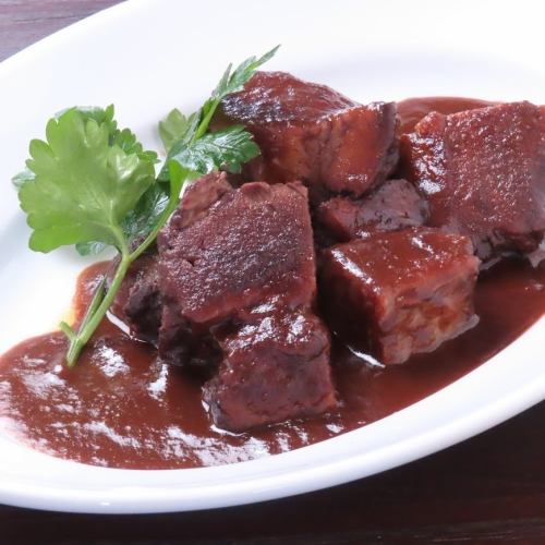 Stewed beef belly in red wine